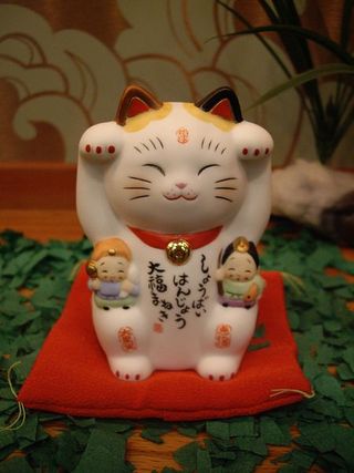 Greychr-maneki-neko